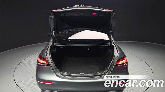 Mercedes-Benz E-Class 2021 — photo 26