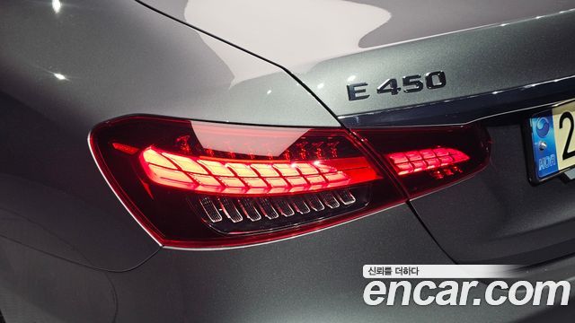 Mercedes-Benz E-Class 2021 — photo 9