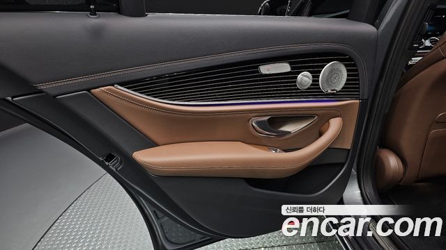 Mercedes-Benz E-Class 2021 — photo 15