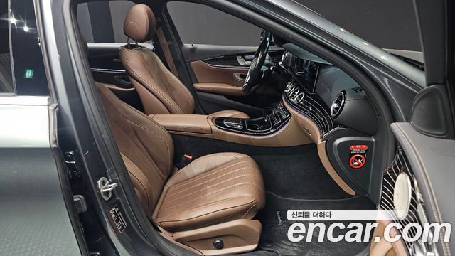 Mercedes-Benz E-Class 2021 — photo 16