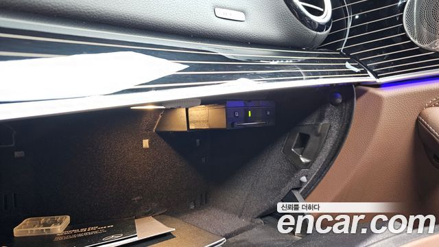 Mercedes-Benz E-Class 2021 — photo 31