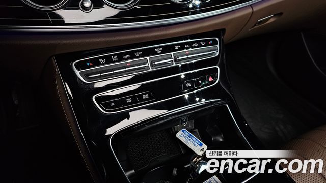 Mercedes-Benz E-Class 2021 — photo 32