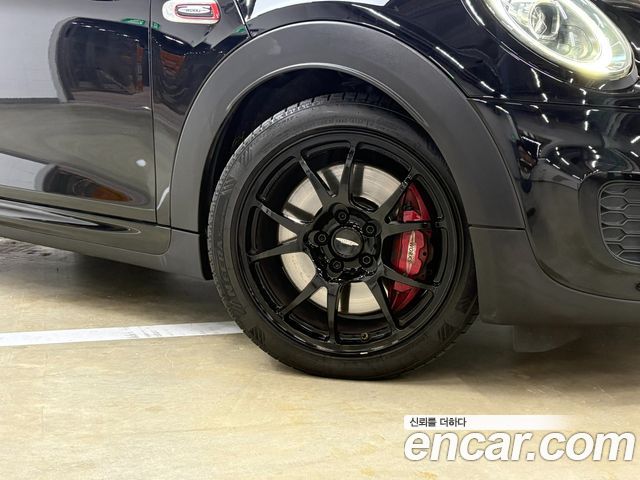 Mini Cooper Convertible 2019 — photo 3