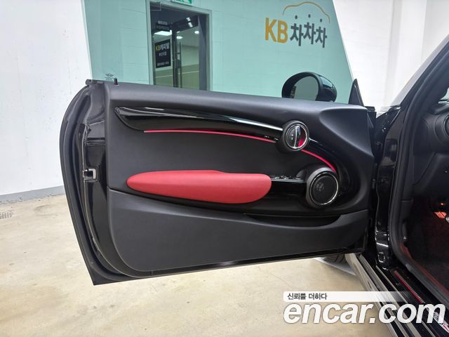 Mini Cooper Convertible 2019 — photo 8