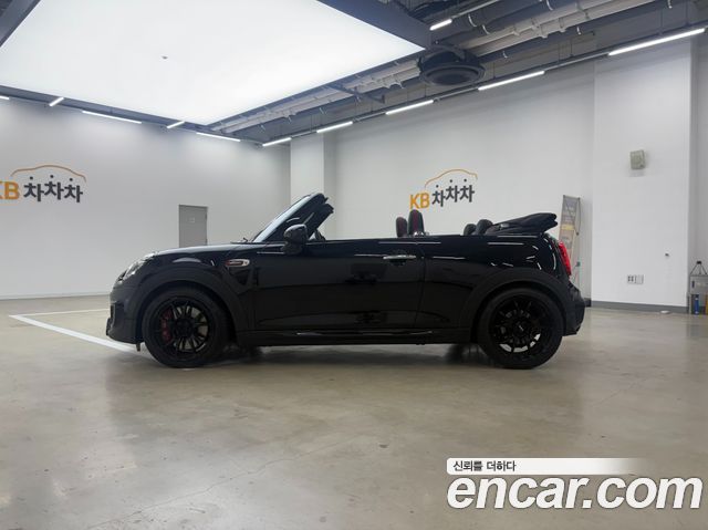 Mini Cooper Convertible 2019 — photo 10