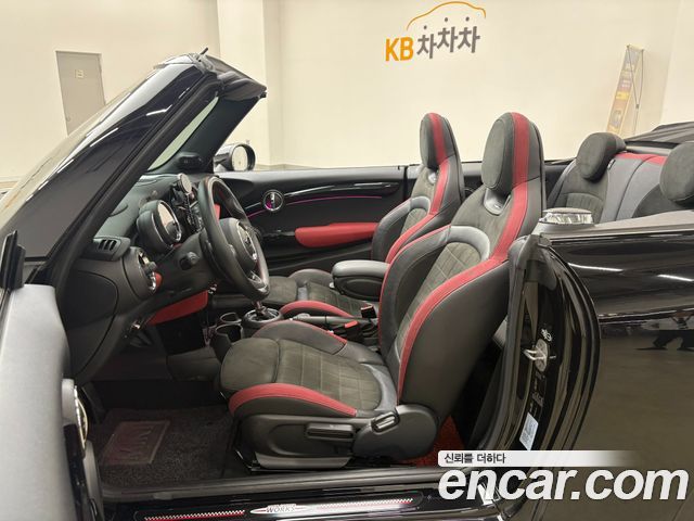 Mini Cooper Convertible 2019 — photo 11