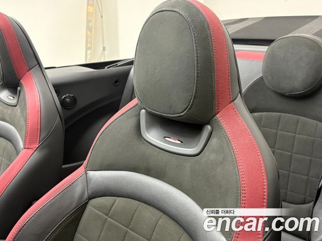 Mini Cooper Convertible 2019 — photo 12