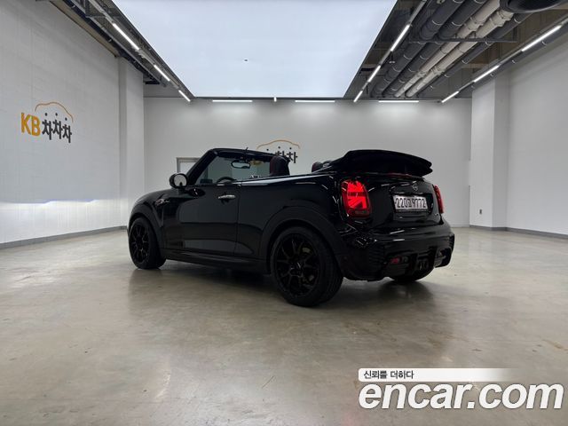 Mini Cooper Convertible 2019 — photo 13