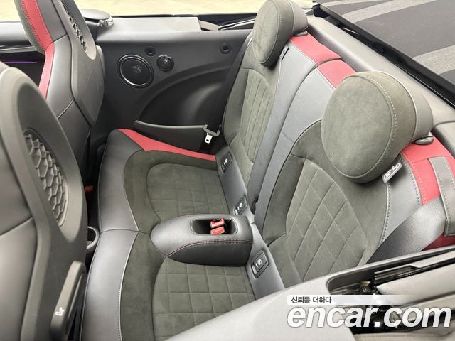 Mini Cooper Convertible 2019 — photo 14