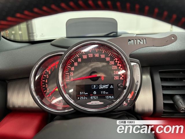 Mini Cooper Convertible 2019 — photo 15