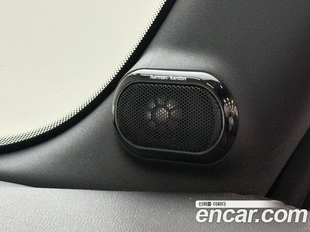 Mini Cooper Convertible 2019 — photo 19