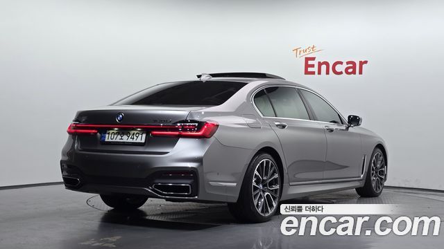 BMW 7-Series 2021 — photo 2