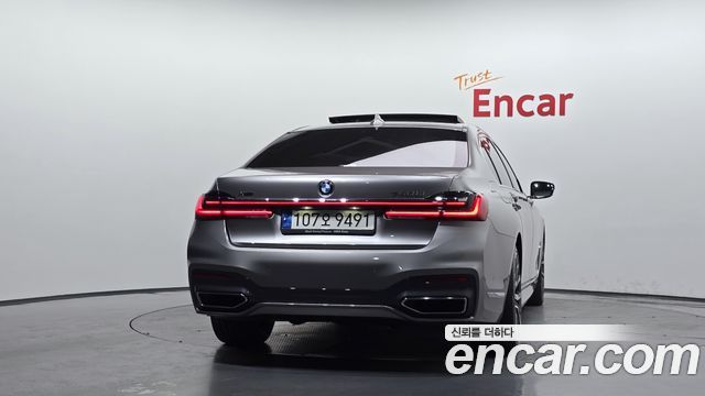 BMW 7-Series 2021 — photo 4