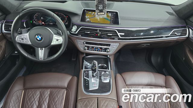 BMW 7-Series 2021 — photo 10