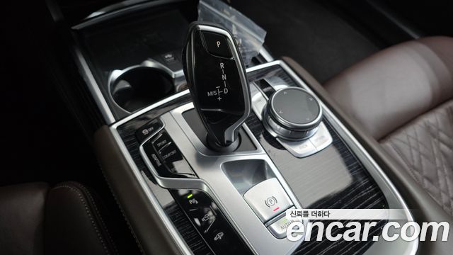 BMW 7-Series 2021 — photo 12