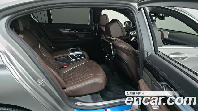 BMW 7-Series 2021 — photo 17