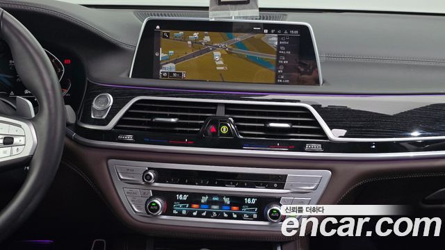 BMW 7-Series 2021 — photo 19