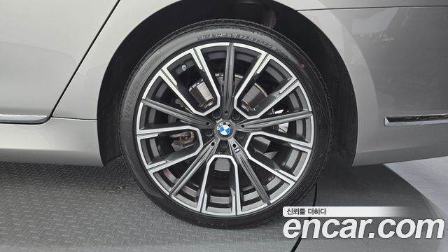 BMW 7-Series 2021 — photo 7