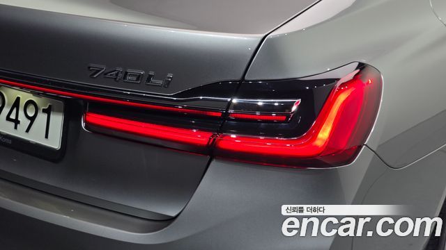 BMW 7-Series 2021 — photo 9