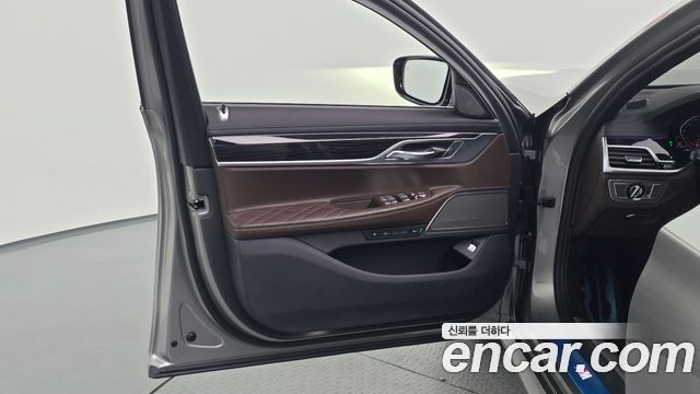BMW 7-Series 2021 — photo 14