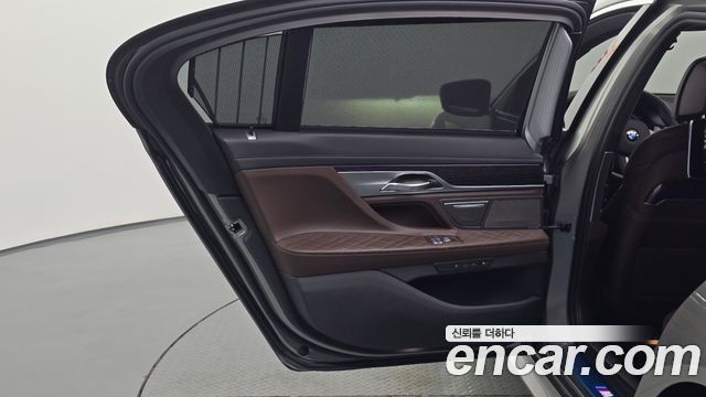 BMW 7-Series 2021 — photo 15