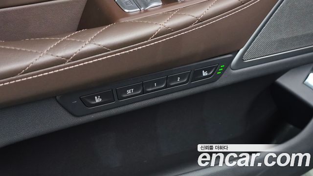 BMW 7-Series 2021 — photo 29