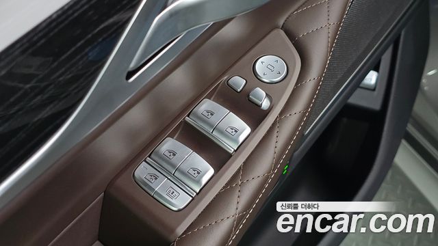 BMW 7-Series 2021 — photo 30