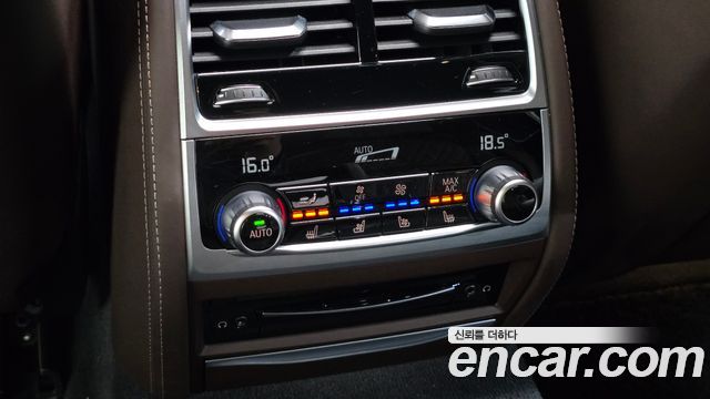 BMW 7-Series 2021 — photo 34