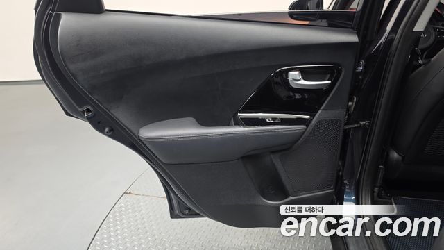 Kia Niro 2017 — photo 15