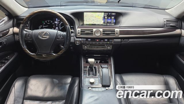 Lexus LS 2016 — photo 7