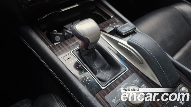 Lexus LS 2016 — photo 9