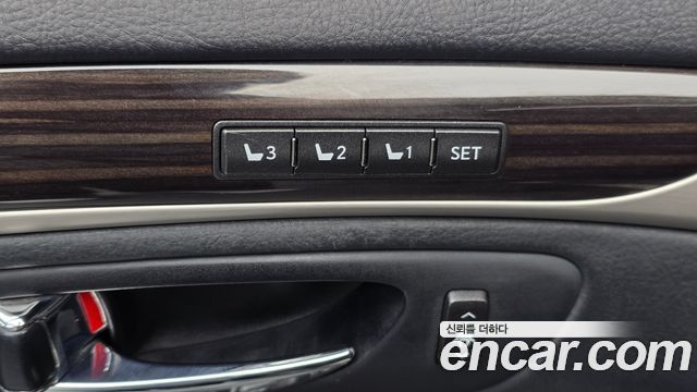 Lexus LS 2016 — photo 14