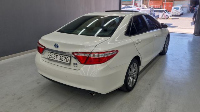 Toyota Camry 2016 — photo 2