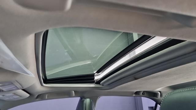 Toyota Camry 2016 — photo 17
