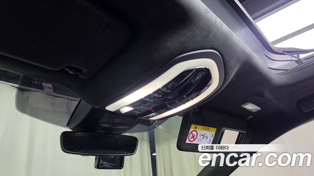 Porsche Macan 2024 — photo 25