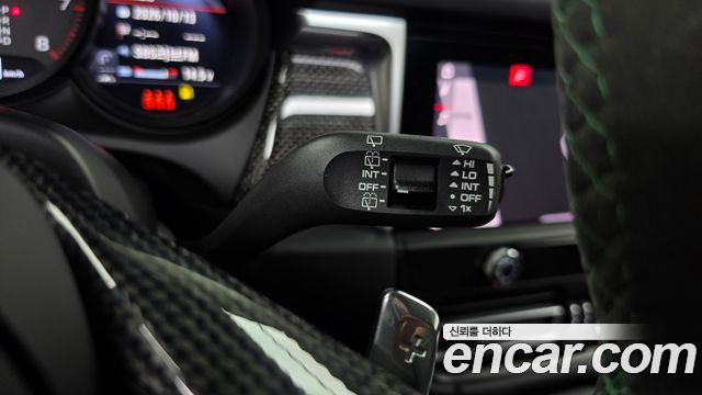 Porsche Macan 2024 — photo 28