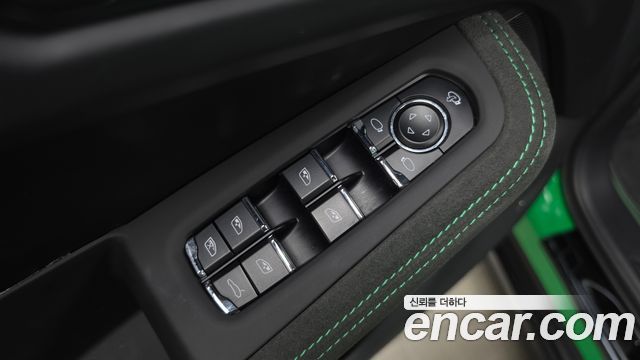Porsche Macan 2024 — photo 33