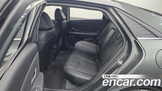 Hyundai AVANTE 2021 — photo 17