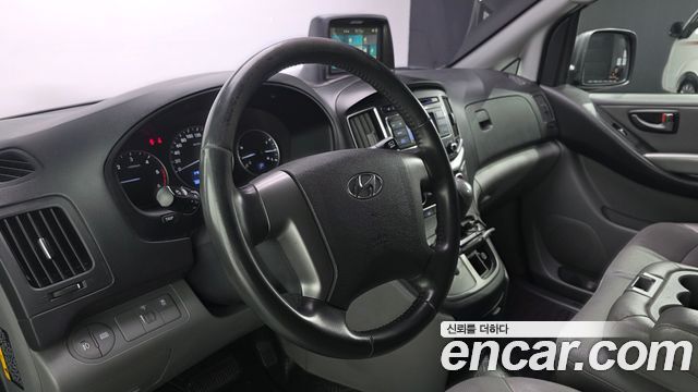 Hyundai Starex 2019 — photo 13