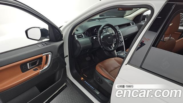 Land Rover Discovery Sport 2016 — photo 11