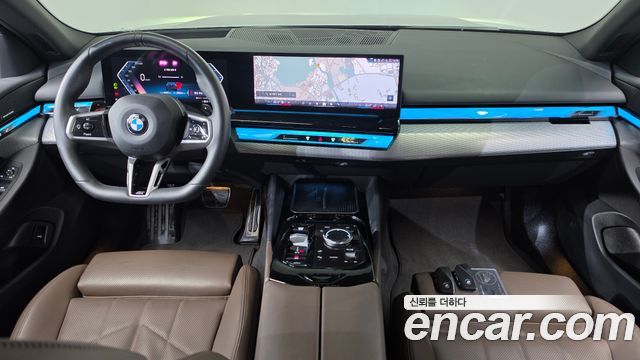 BMW 5-Series 2025 — photo 10