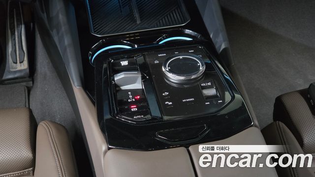 BMW 5-Series 2025 — photo 12