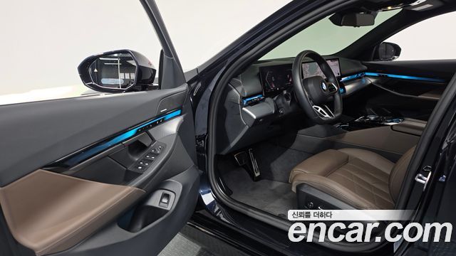 BMW 5-Series 2025 — photo 13