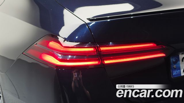 BMW 5-Series 2025 — photo 9