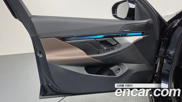 BMW 5-Series 2025 — photo 14