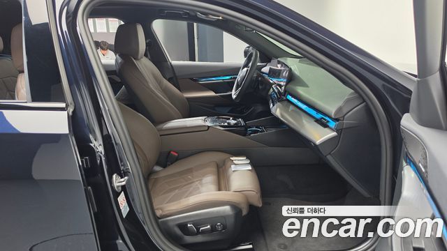 BMW 5-Series 2025 — photo 16
