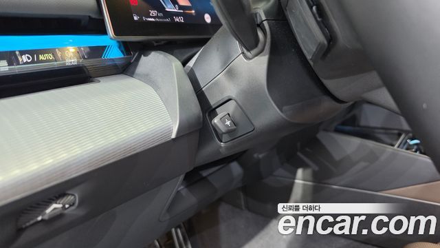BMW 5-Series 2025 — photo 30