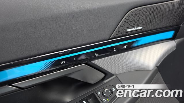 BMW 5-Series 2025 — photo 37