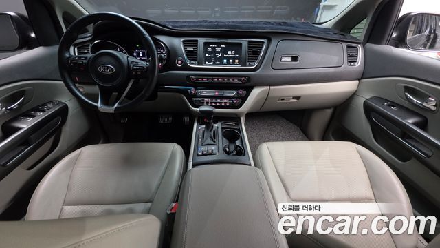 Kia Canival 2018 — photo 10