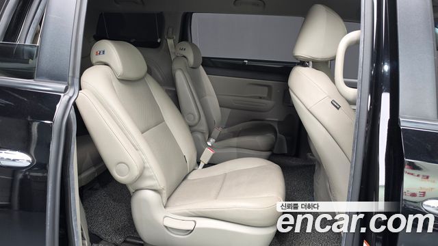 Kia Canival 2018 — photo 17